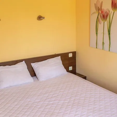 Two-bedroom Holiday In Kosharica