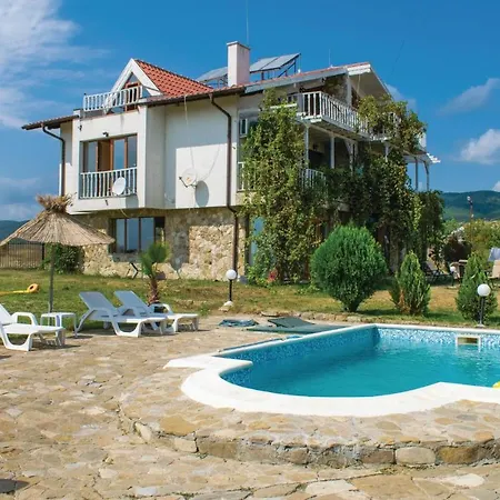 Two-bedroom Holiday In Kosharica Ваканционна къща