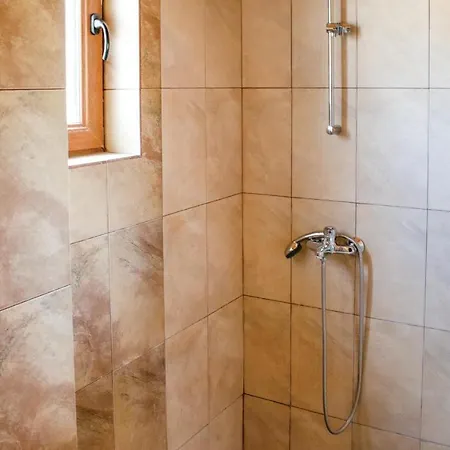 Two-bedroom Holiday In Kosharica Кошарица