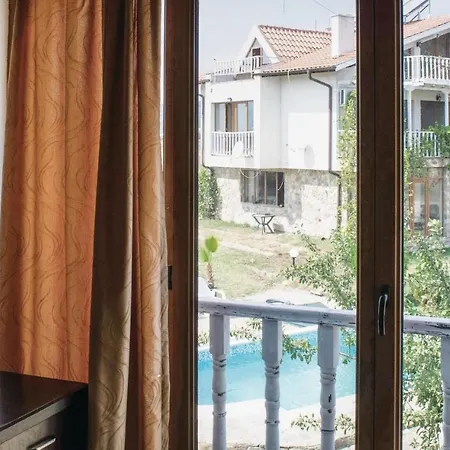 Two-bedroom Holiday In Kosharica Кошарица